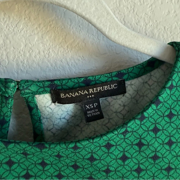 Banana Republic Women’s Green Pattern Shift Dress Short Sleeve Lightweight XSP - Picture 8 of 8